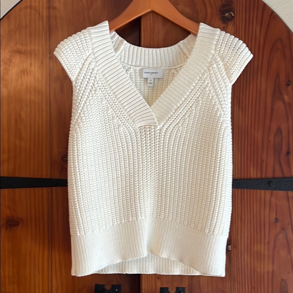 🔖NWOT Banana Republic Cream V-Neck Sweater Vest